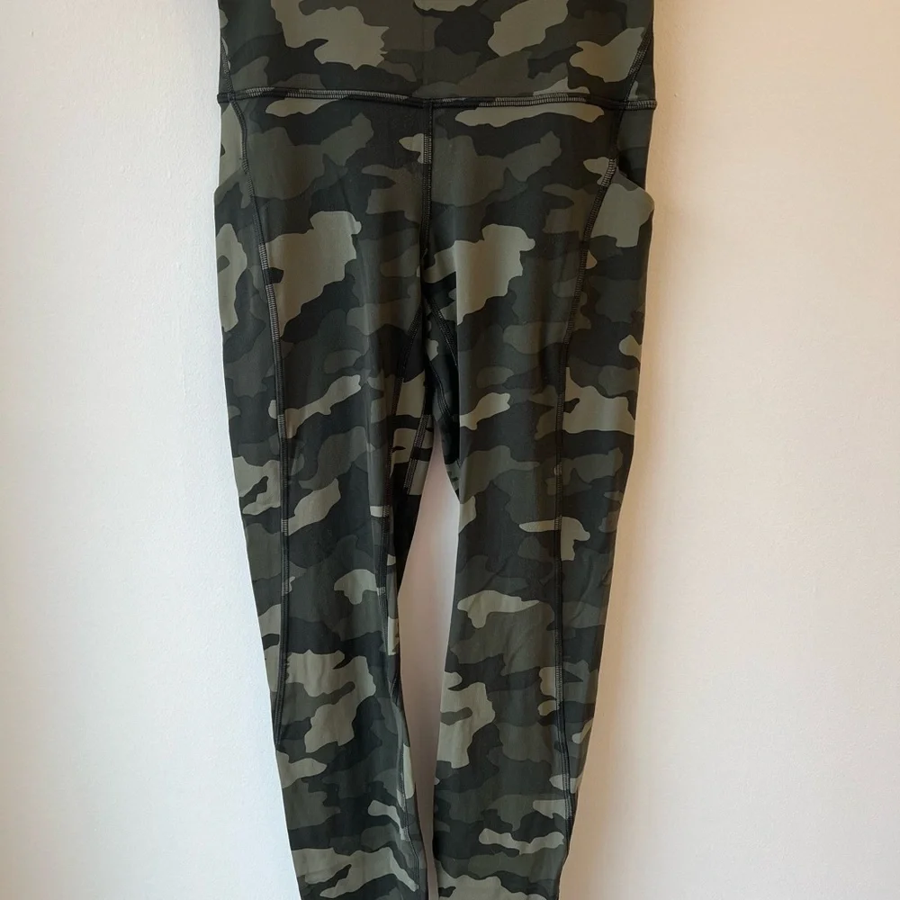 Lululemon Align 25" Leggings w/ Pockets in Heritage Camo Olive Size 6 - Picture 4 of 7